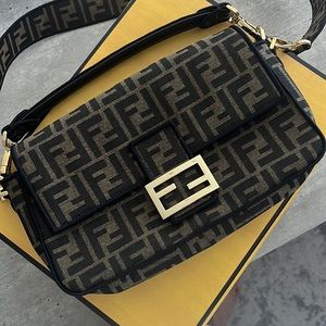 Fendi Baguette - Brown fabric